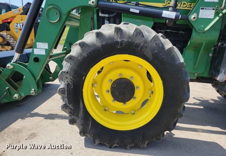 image for item DR4446 2003 John Deere 5520 MFWD tractor