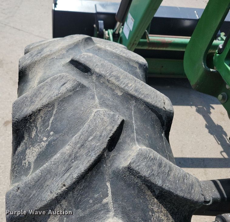 image for item DR4446 2003 John Deere 5520 MFWD tractor