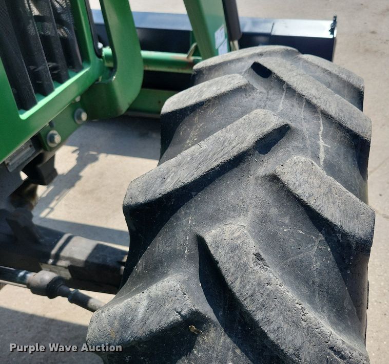 image for item DR4446 2003 John Deere 5520 MFWD tractor