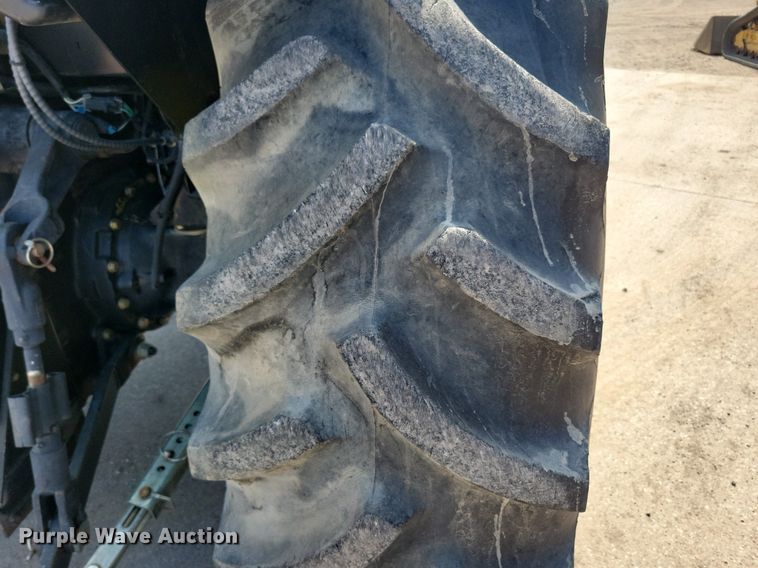 image for item DR4446 2003 John Deere 5520 MFWD tractor