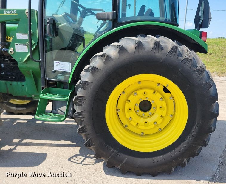 image for item DR4446 2003 John Deere 5520 MFWD tractor