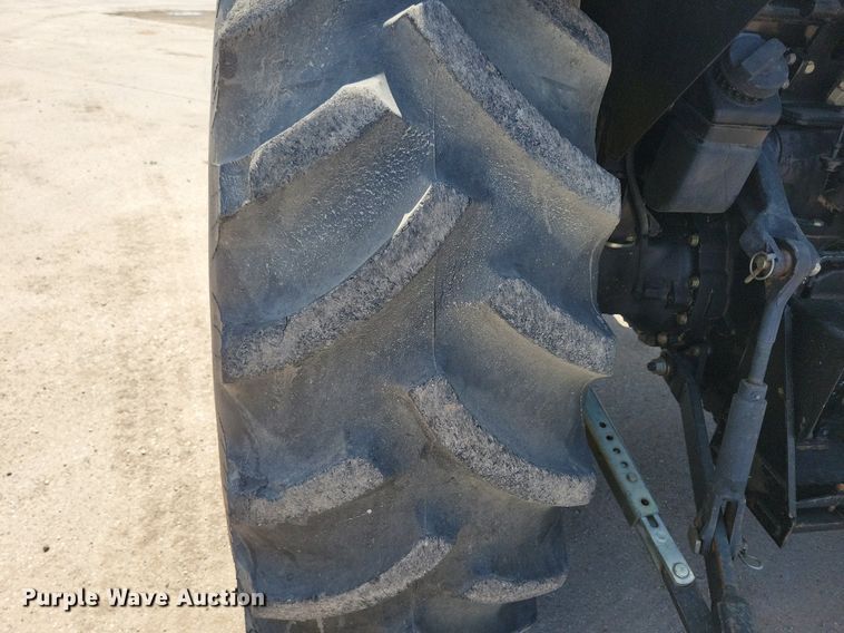 image for item DR4446 2003 John Deere 5520 MFWD tractor