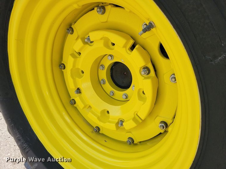 image for item DR4446 2003 John Deere 5520 MFWD tractor