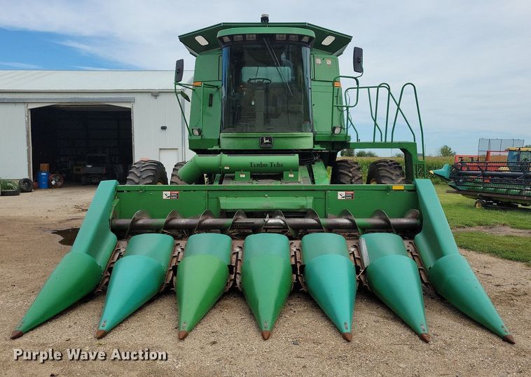 image for item DR4469 1996 John Deere 9500 combine