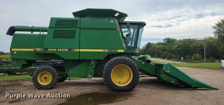 image for item DR4469 1996 John Deere 9500 combine