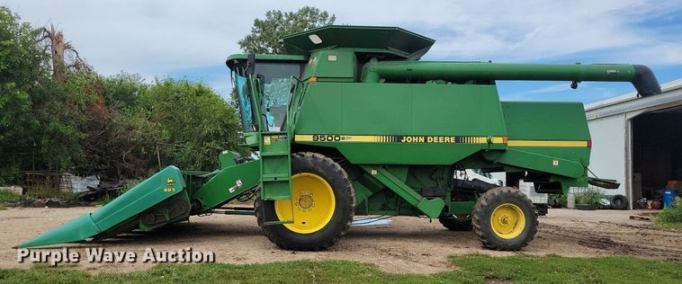 image for item DR4469 1996 John Deere 9500 combine