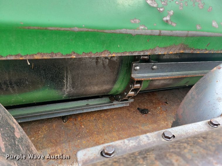 image for item DR4469 1996 John Deere 9500 combine