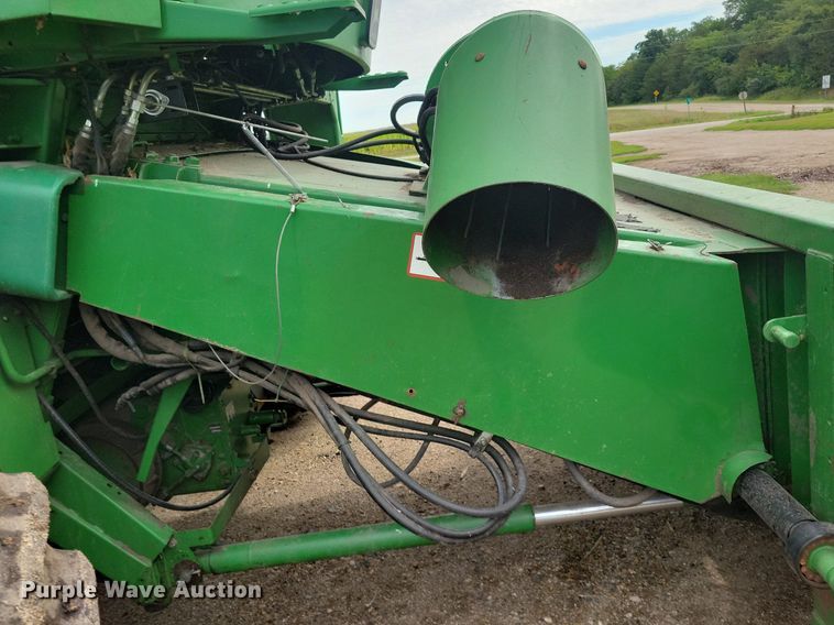 image for item DR4469 1996 John Deere 9500 combine