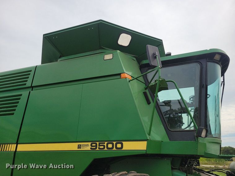 image for item DR4469 1996 John Deere 9500 combine