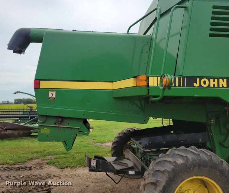image for item DR4469 1996 John Deere 9500 combine