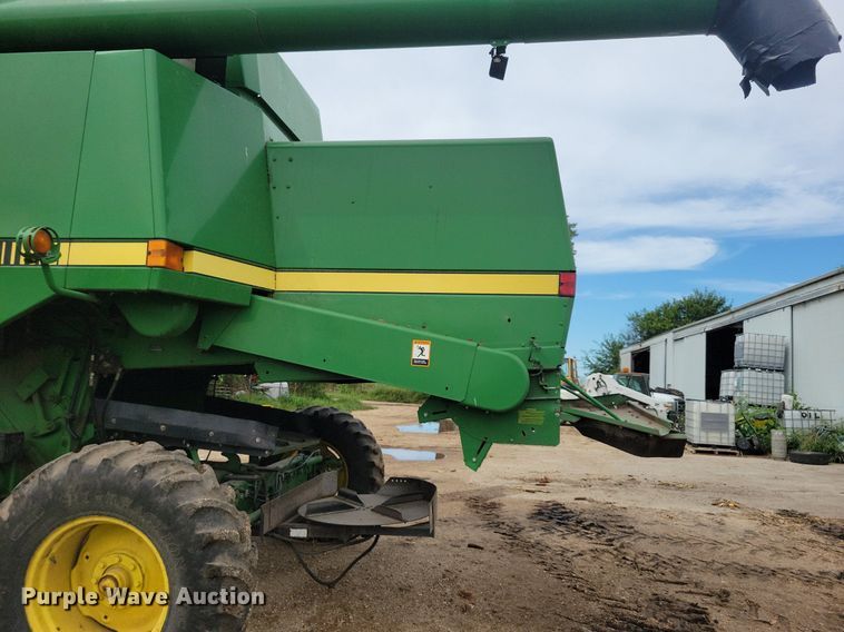 image for item DR4469 1996 John Deere 9500 combine
