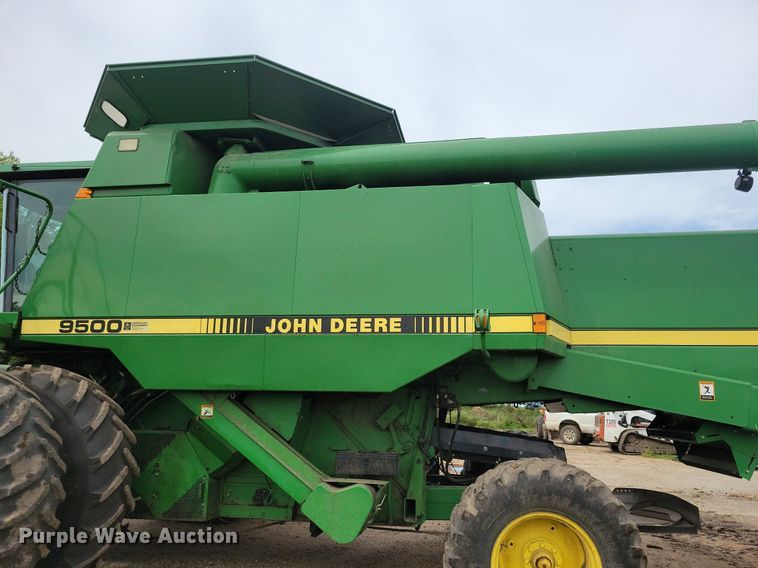 image for item DR4469 1996 John Deere 9500 combine