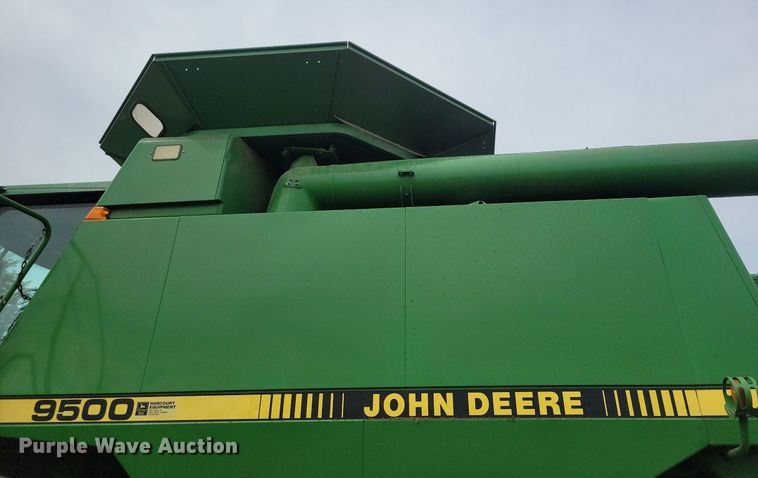 image for item DR4469 1996 John Deere 9500 combine
