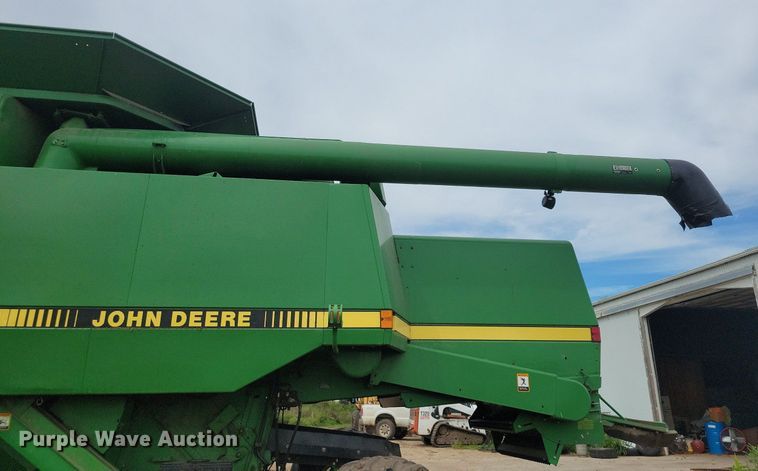 image for item DR4469 1996 John Deere 9500 combine
