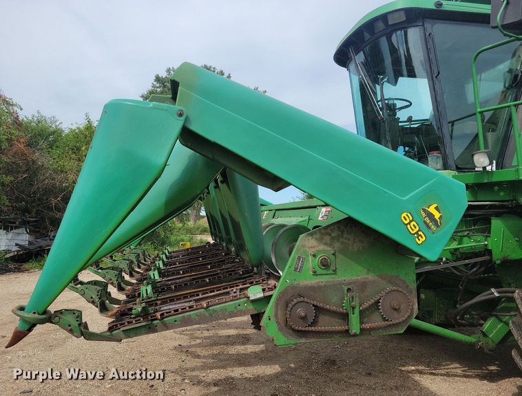 image for item DR4469 1996 John Deere 9500 combine