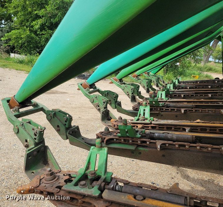 image for item DR4469 1996 John Deere 9500 combine