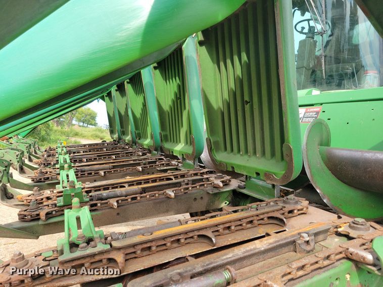 image for item DR4469 1996 John Deere 9500 combine