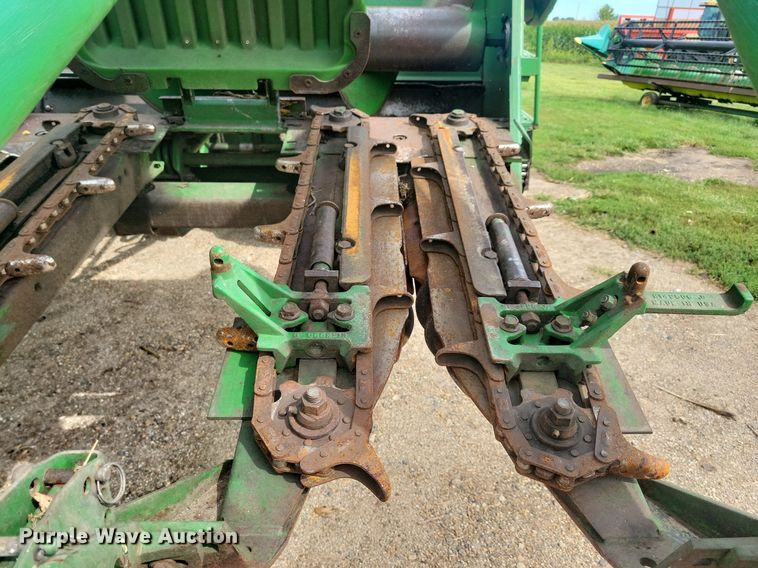 image for item DR4469 1996 John Deere 9500 combine