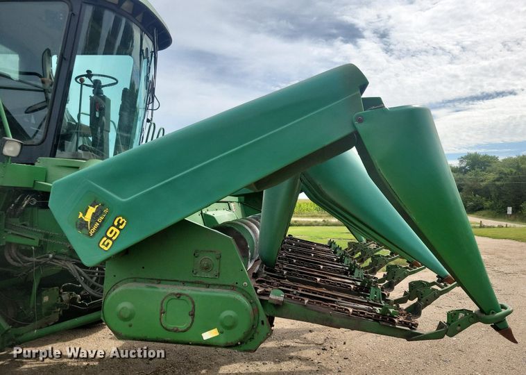 image for item DR4469 1996 John Deere 9500 combine