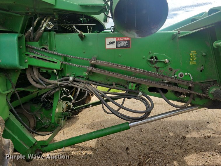 image for item DR4469 1996 John Deere 9500 combine