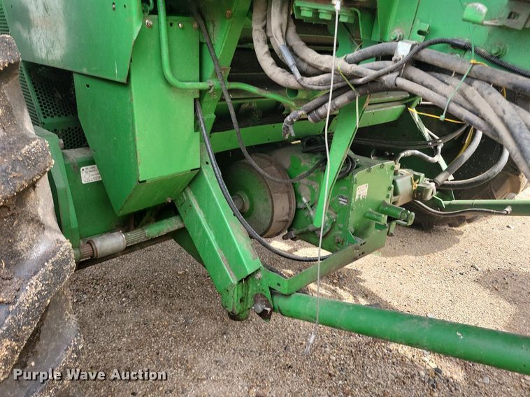 image for item DR4469 1996 John Deere 9500 combine