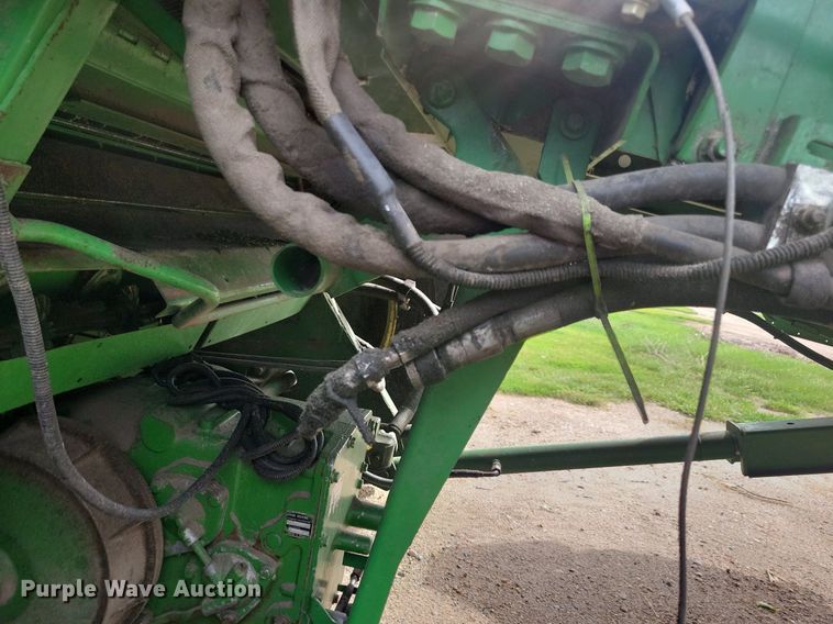 image for item DR4469 1996 John Deere 9500 combine