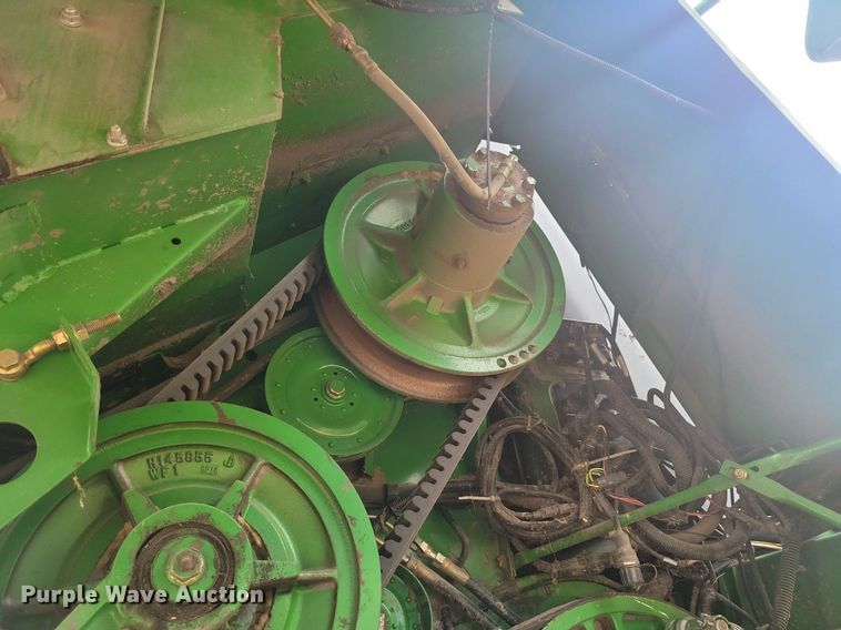 image for item DR4469 1996 John Deere 9500 combine