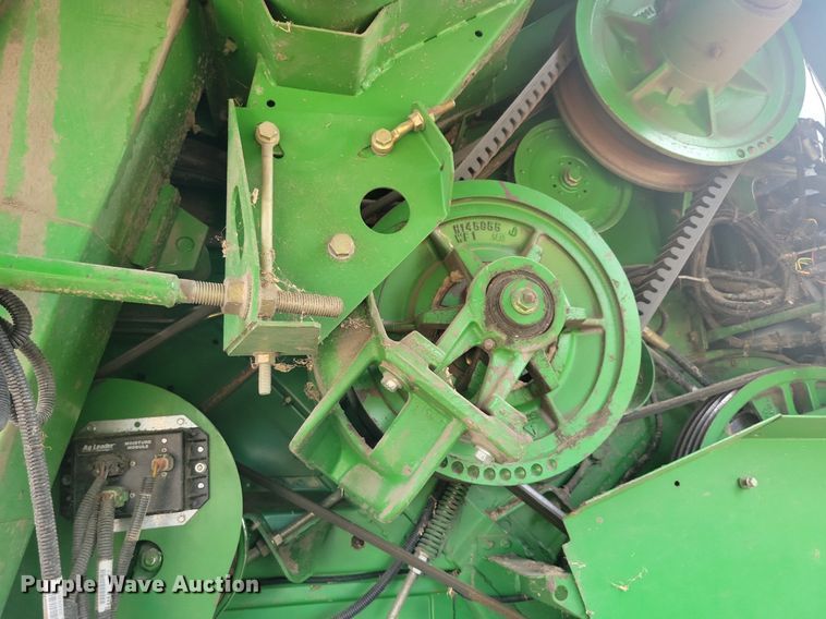 image for item DR4469 1996 John Deere 9500 combine