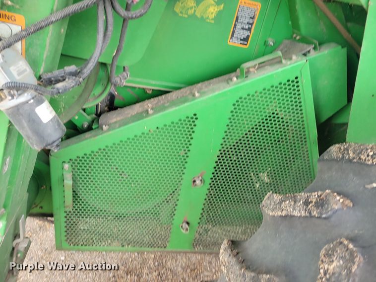 image for item DR4469 1996 John Deere 9500 combine