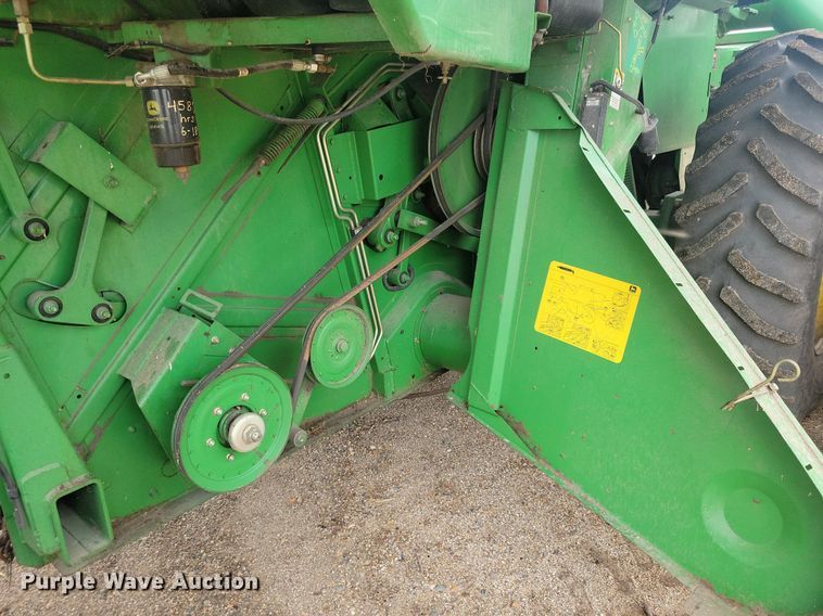 image for item DR4469 1996 John Deere 9500 combine