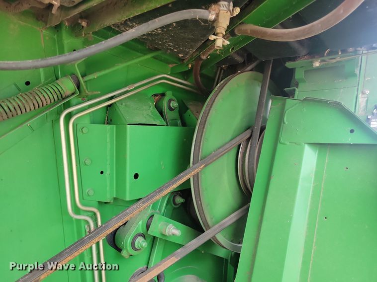 image for item DR4469 1996 John Deere 9500 combine
