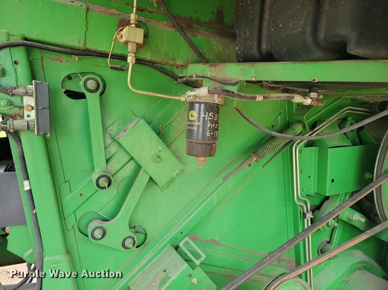 image for item DR4469 1996 John Deere 9500 combine