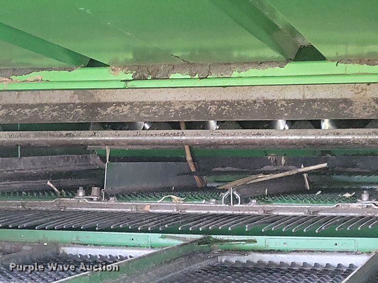 image for item DR4469 1996 John Deere 9500 combine