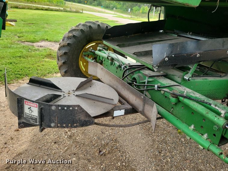 image for item DR4469 1996 John Deere 9500 combine