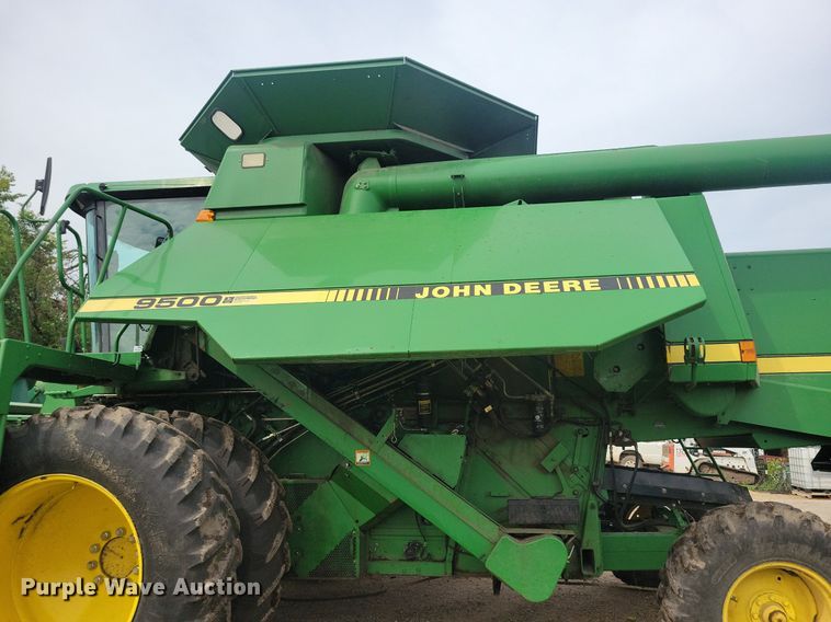 image for item DR4469 1996 John Deere 9500 combine
