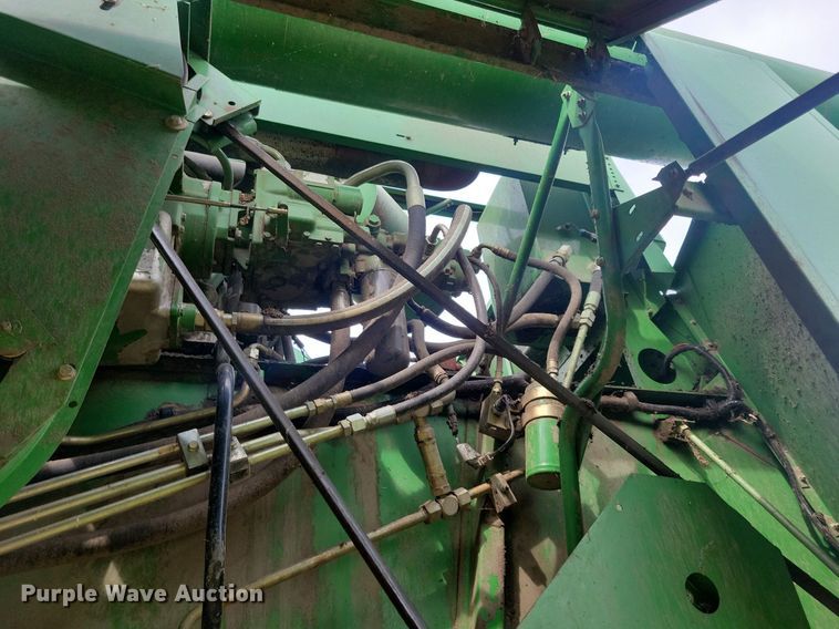 image for item DR4469 1996 John Deere 9500 combine