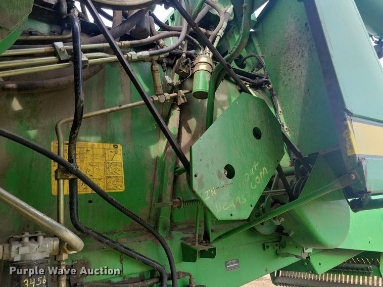 image for item DR4469 1996 John Deere 9500 combine