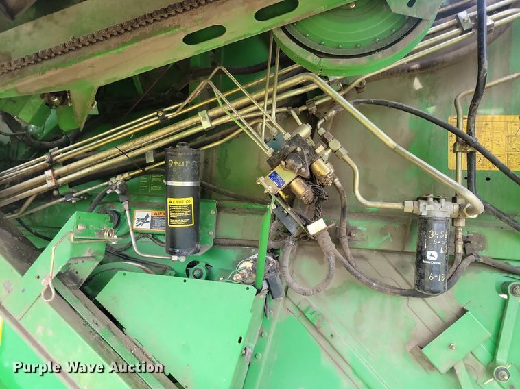 image for item DR4469 1996 John Deere 9500 combine