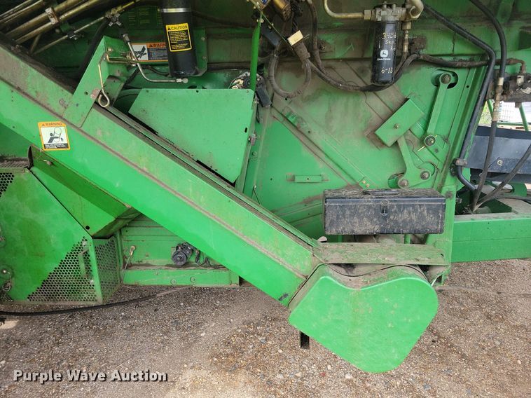 image for item DR4469 1996 John Deere 9500 combine