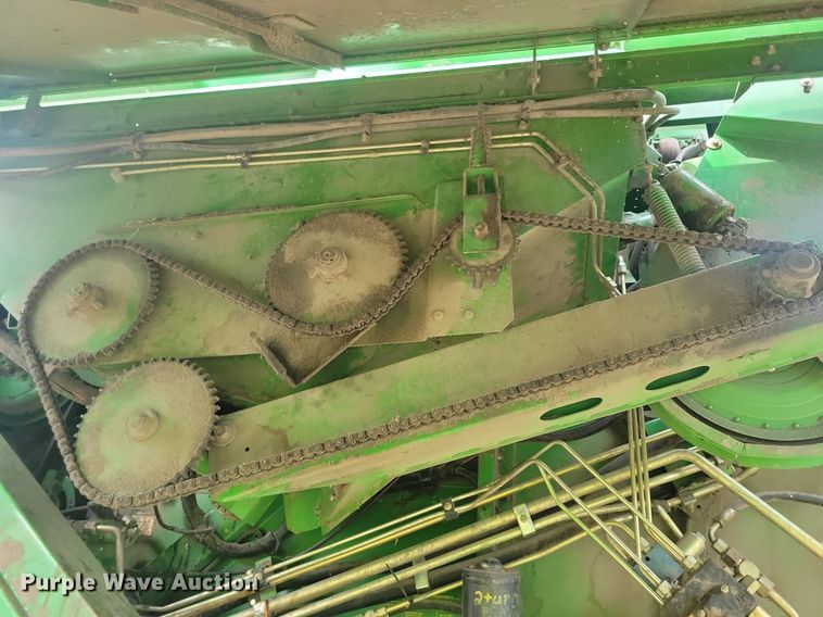 image for item DR4469 1996 John Deere 9500 combine