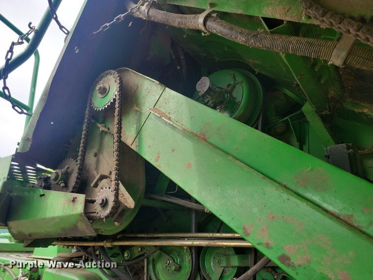 image for item DR4469 1996 John Deere 9500 combine