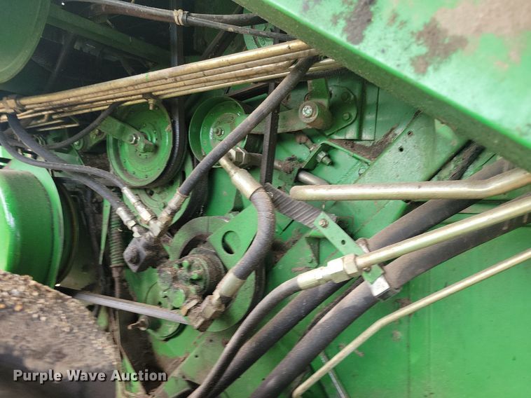 image for item DR4469 1996 John Deere 9500 combine