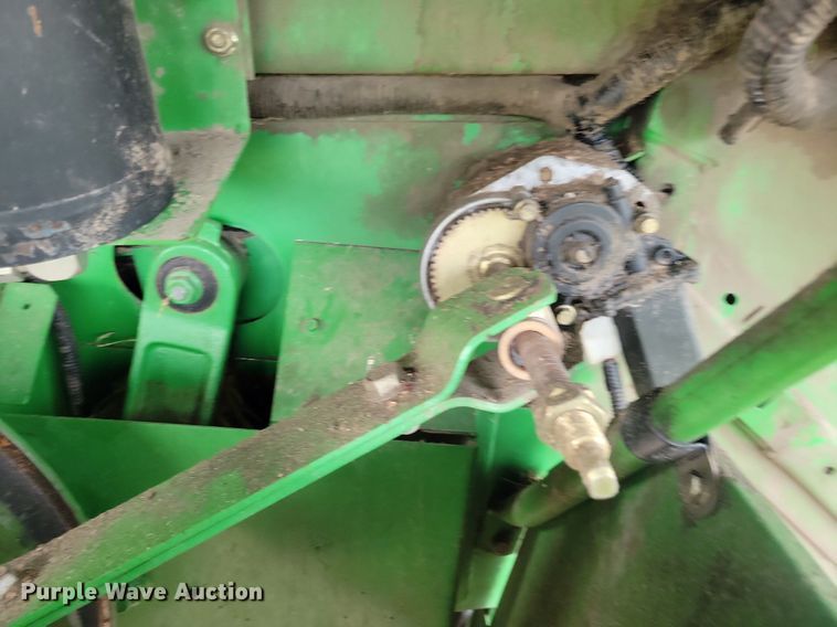 image for item DR4469 1996 John Deere 9500 combine