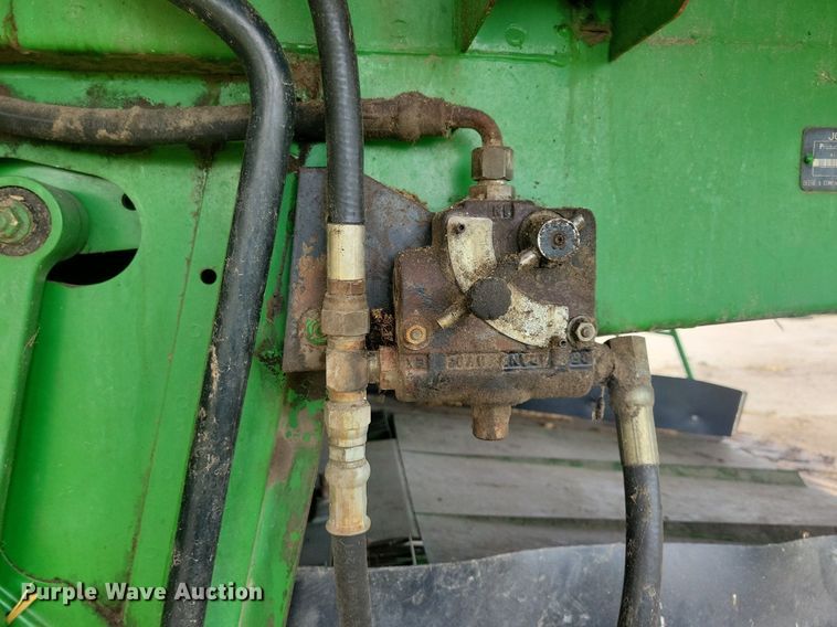 image for item DR4469 1996 John Deere 9500 combine