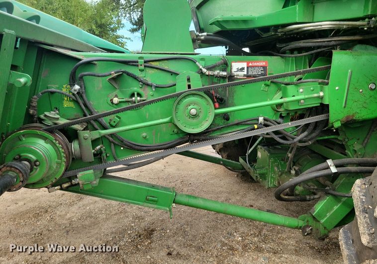 image for item DR4469 1996 John Deere 9500 combine