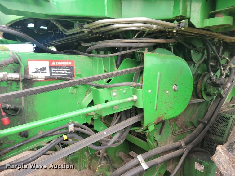 image for item DR4469 1996 John Deere 9500 combine