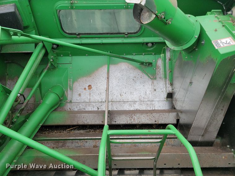 image for item DR4469 1996 John Deere 9500 combine