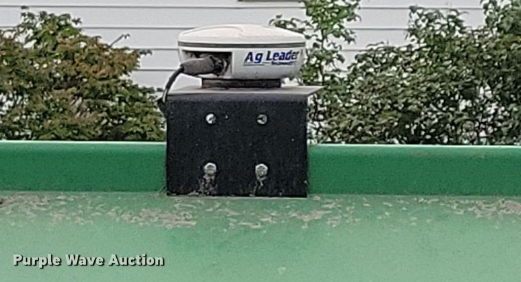 image for item DR4469 1996 John Deere 9500 combine