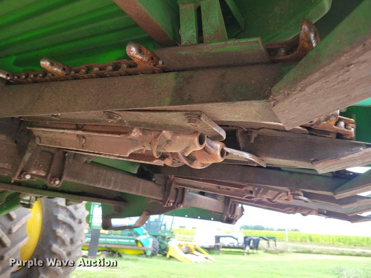 image for item DR4469 1996 John Deere 9500 combine