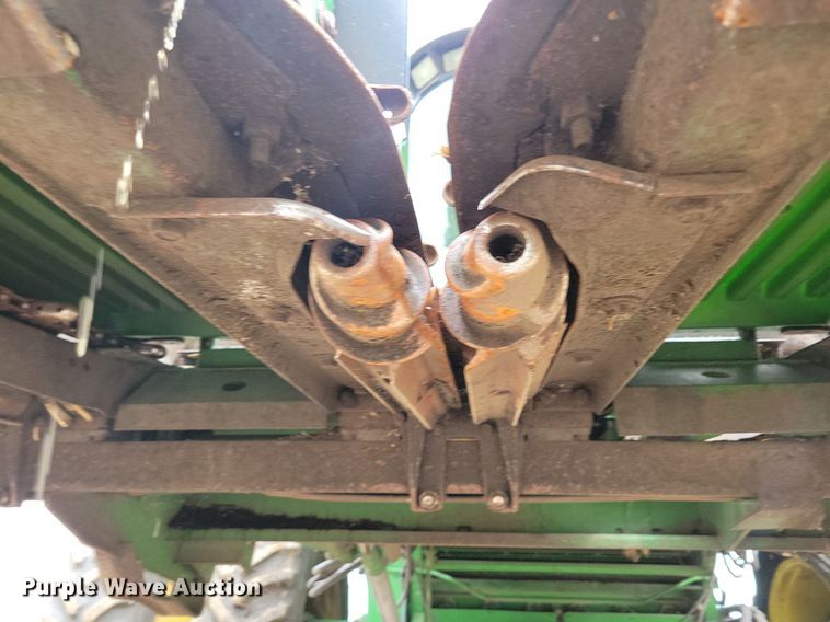 image for item DR4469 1996 John Deere 9500 combine